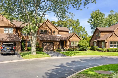 7 Sutton Pl, Islip, NY, 11751-3723 | Card Image
