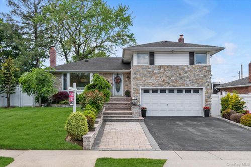 98 Belmont Cir, Syosset, NY, 11791-5733 | Card Image