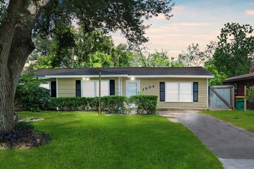 1504 Westward Ave, La Marque, TX, 77568-4862 | Card Image