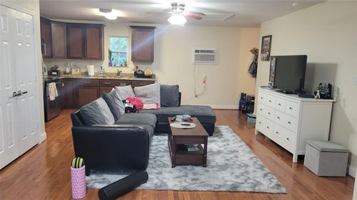 401A Willard St, Houston, TX, 77006-2145 | Card Image