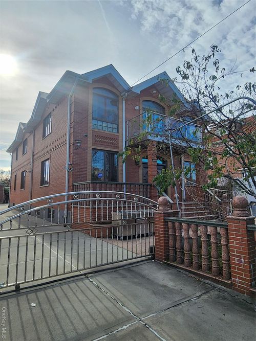 13910 14th Ave, Whitestone, NY, 11357-2324 | Card Image