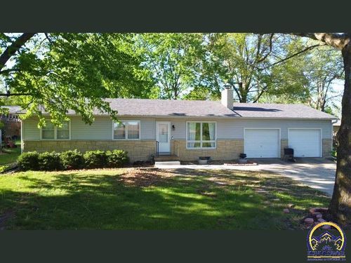 203 Pawnee St, Hiawatha, KS, 66434-1515 | Card Image