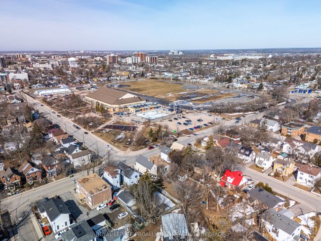 445 Alfred St, House other with 4 bedrooms, 2 bathrooms and 3 parking in Kingston ON | Image 37