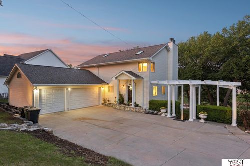 8932 Cass Cir, Plattsmouth, NE, 68048-4745 | Card Image