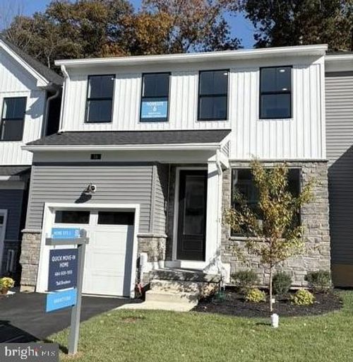 20 Grayson Ln, DOWNINGTOWN, PA, 19335-2066 | Card Image