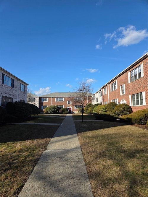 apt-2-190 Lake Shore Rd, Boston, MA, 02135-6359 | Card Image