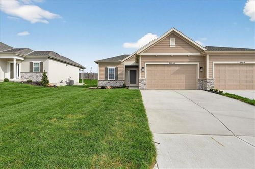 25050 W 94th Ter, Lenexa, KS, 66227-7388 | Card Image