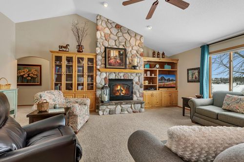11610 44th St Ne, Spicer, MN, 56288-9433 | Card Image