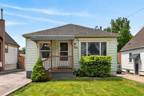 302 E 28th St, Hamilton, ON, L8V3J3 | Card Image