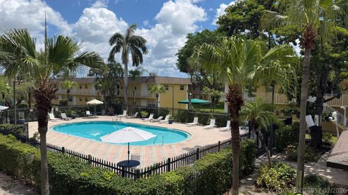 721-5186 Ne 6th Ave, Oakland Park, FL, 33334-3389 | Card Image