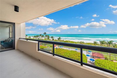 709 - 2555 Collins Ave, Condo with 2 bedrooms, 2 bathrooms and null parking in Miami Beach FL | Image 1