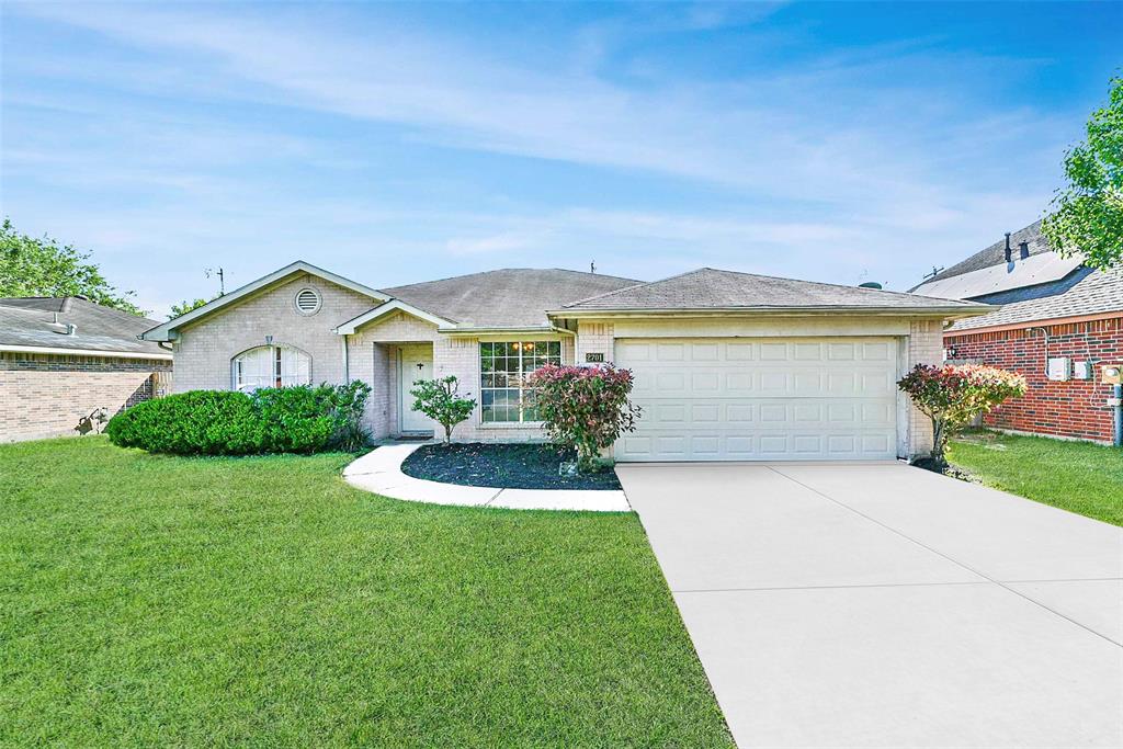 Quail Run Dr, Alvin, TX 77511