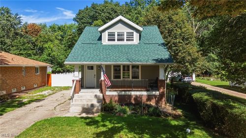 9372 Stonington Rd, Parma Heights, OH, 44130-2358 | Card Image
