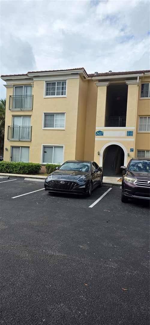 apt-301-2427 Centergate Dr, Miramar, FL, 33025-7287 | Card Image