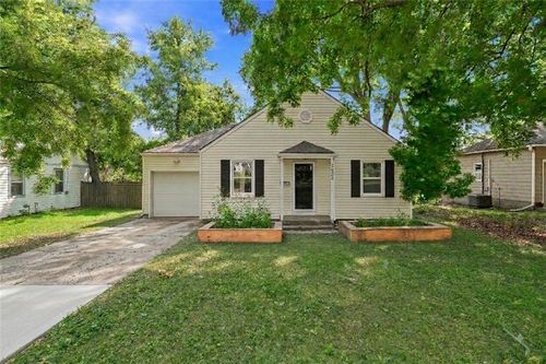 7533 Marty St, Overland Park, KS, 66204-2919 | Card Image