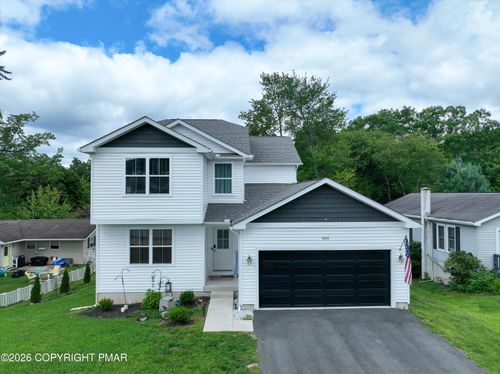 909 Oak St, JIM THORPE, PA, 18229-2218 | Card Image