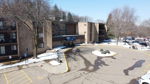 apt-208-5697 Green Circle Dr, Hopkins, MN, 55343-9645 | Card Image