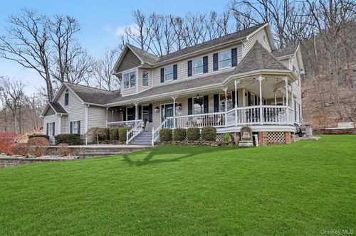 3 Nova Dr, Cornwall, NY, 12518-1026 | Card Image