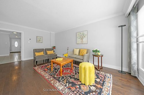 158 Hilda Ave, North York, ON, M2M1V9 | Card Image