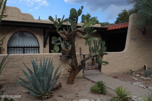 5213 N Tigua Dr, Tucson, AZ, 85704-3785 | Card Image