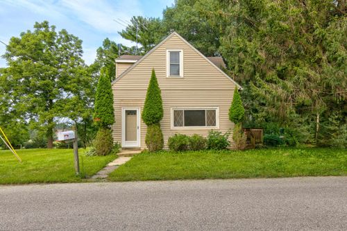 694 Fox Ln, Waterloo, WI, 53594-9483 | Card Image