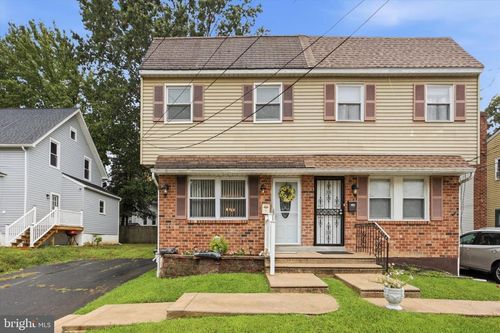 708 Girard Ave, COLLINGDALE, PA, 19023-3904 | Card Image