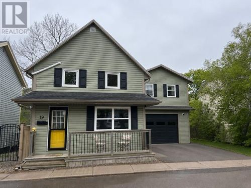 19 Spring St, Charlottetown, PE, C1A3V2 | Card Image