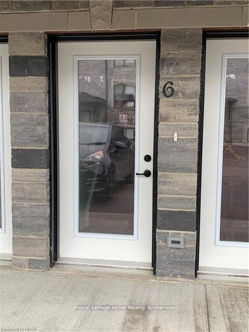 6-3192 Vivian Line 37, Stratford, ON, N5A0J8 | Card Image