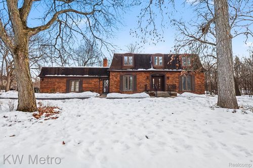 5865 Dunmore Ct, West Bloomfield, MI, 48322-1674 | Card Image