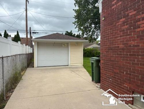 13535 Netherwood St, Southgate, MI, 48195-1706 | Card Image