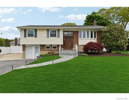 4 Concord Ln, Smithtown, NY, 11787-2404 | Card Image