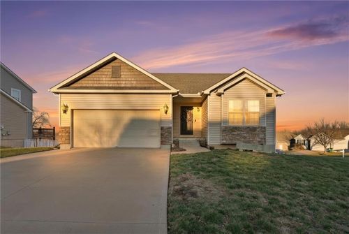 12945 Nw Hawthorne Dr, Platte City, MO, 64079-7966 | Card Image