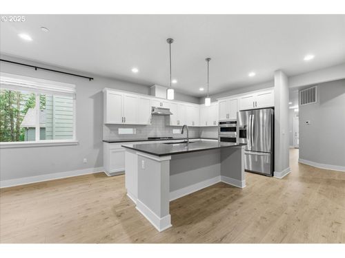 8565 Sw 176th Ave, Beaverton, OR, 97007-7700 | Card Image