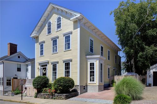 16 Sherman St, Newport, RI, 02840-2924 | Card Image