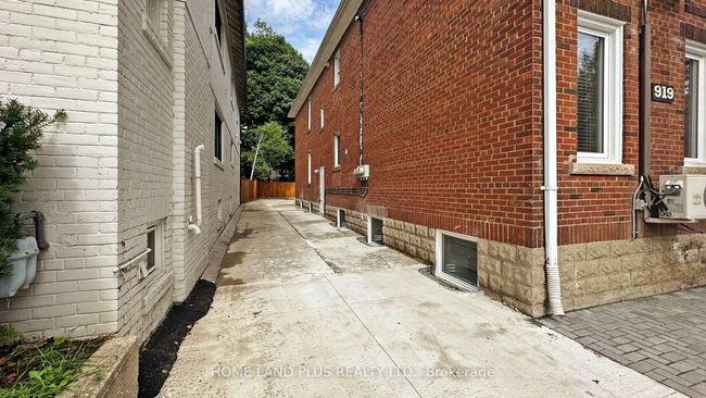 3 - 919 Avenue Rd, Home with 2 bedrooms, 1 bathrooms and 1 parking in Toronto ON | Image 7