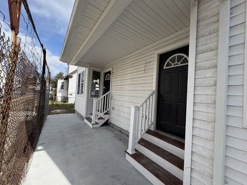 7 Parkway St, Boston, MA, 02124-1504 | Card Image