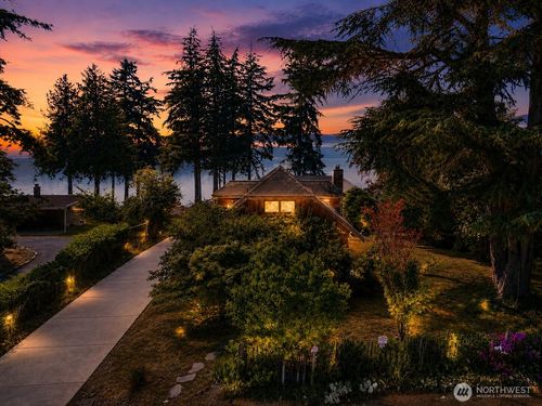 516 1st St, Steilacoom, WA, 98388-1004 | Card Image
