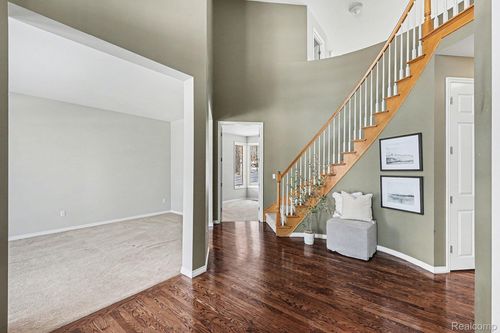 5641 Golf Pointe Dr, Clarkston, MI, 48348-5148 | Card Image