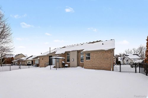 38846 Hampton Ct, Harrison Twp, MI, 48045-2268 | Card Image