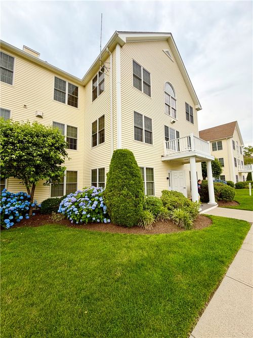 301-45 Saw Mill Drive, North Kingstown, RI, 02852 | Card Image