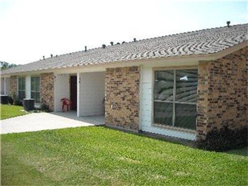 114 W 10th St, Nixon, TX, 78140-2317 | Card Image