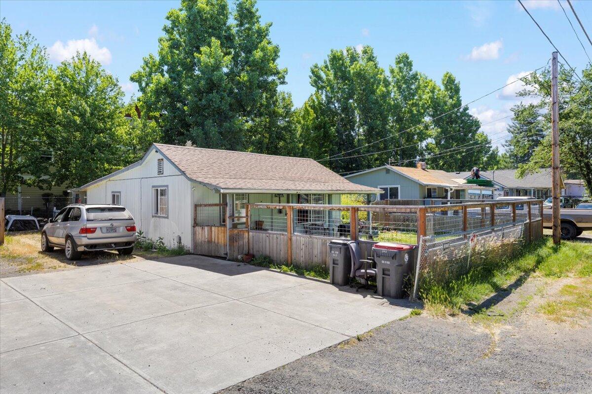 Berrydale Ave, Medford, OR 97501