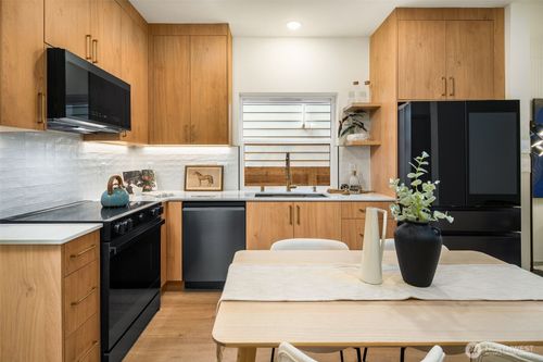 106 N 80th St, Seattle, WA, 98103 | Card Image