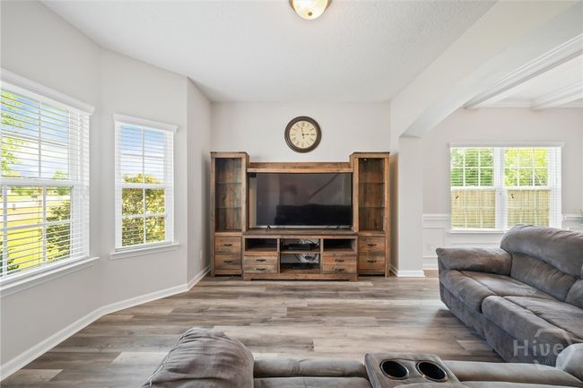 Living room with lovely bay window. | Image 4
