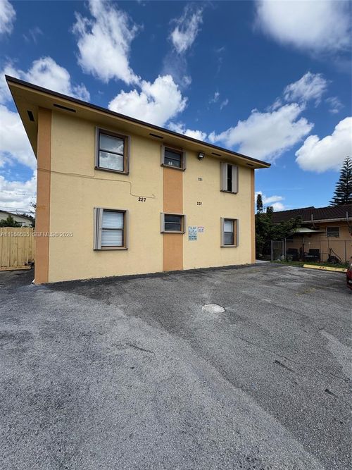 apt-202-227 E 7th St, Hialeah, FL, 33010-6405 | Card Image