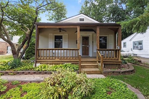 637 S Huttig Ave, Independence, MO, 64053-1831 | Card Image