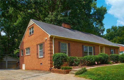 907 Onslow Dr, Greensboro, NC, 27408-7709 | Card Image