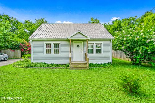 2404 Cedar Ln, Knoxville, TN, 37918-2307 | Card Image