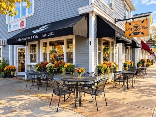 19 Railroad Ave, Wolfeboro, NH, 03894-4377 | Card Image
