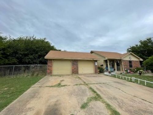 312 Ware Dr, Grand Prairie, TX, 75051-3061 | Card Image